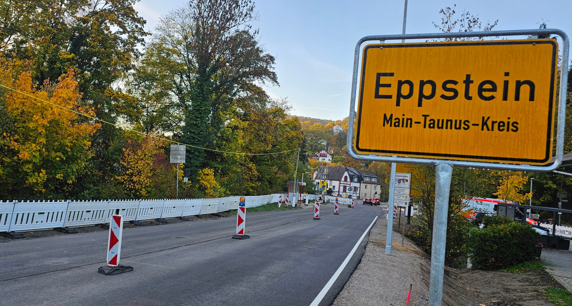Die letzte Phase der Sanierungsarbeiten an der B 455. Die letzte Phase der Sanierungsarbeiten an der B 455. Gezeigt wird die Straße.