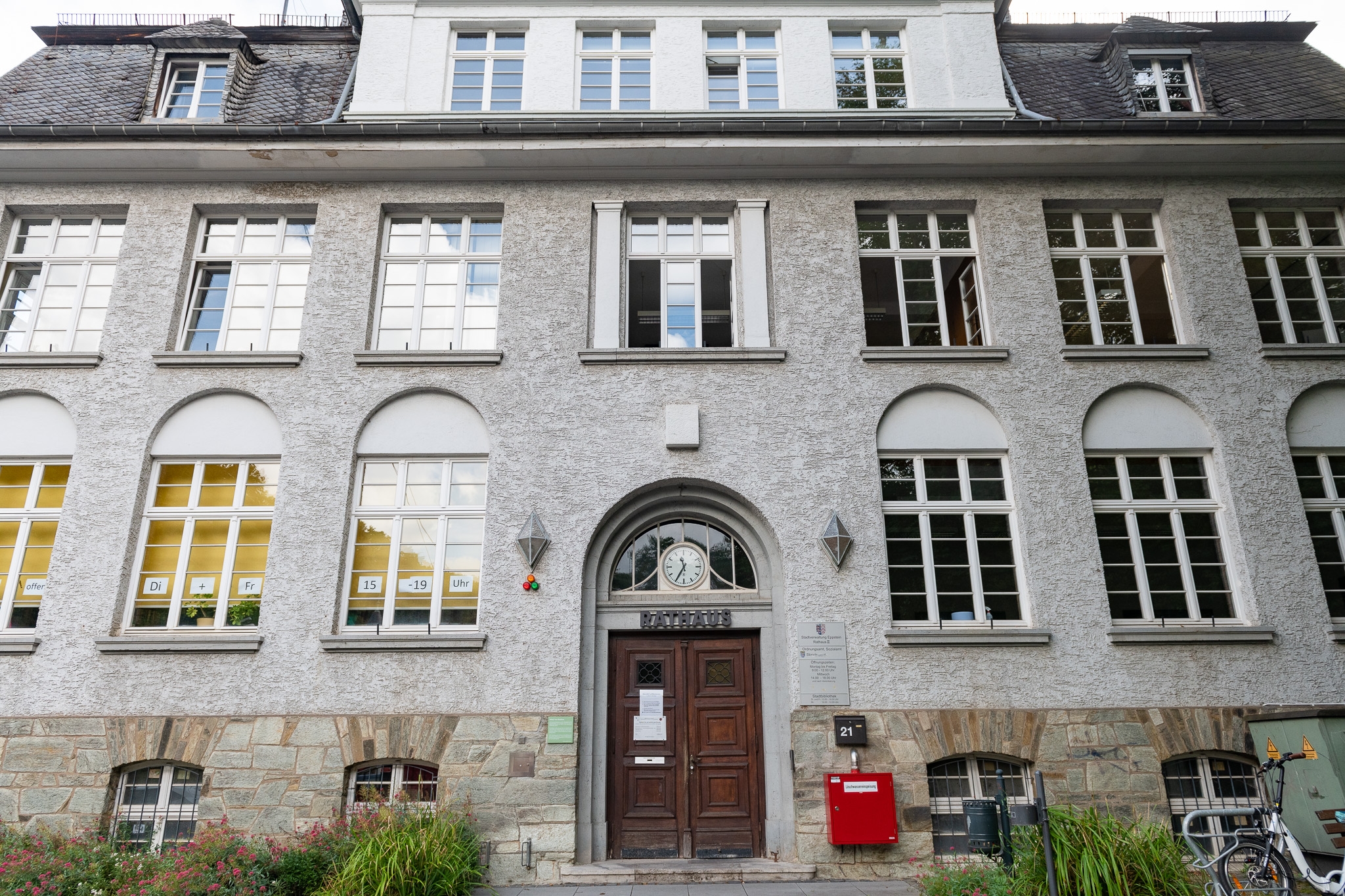 Eingang des Rathauses II in Eppstein
