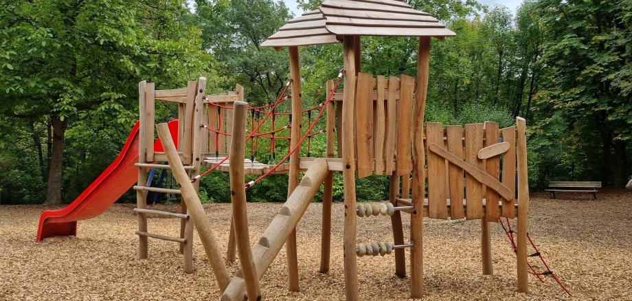 Neues Spielgerät für das Außengeländer der Kita „Am Vogelgesang“ in Bremthal